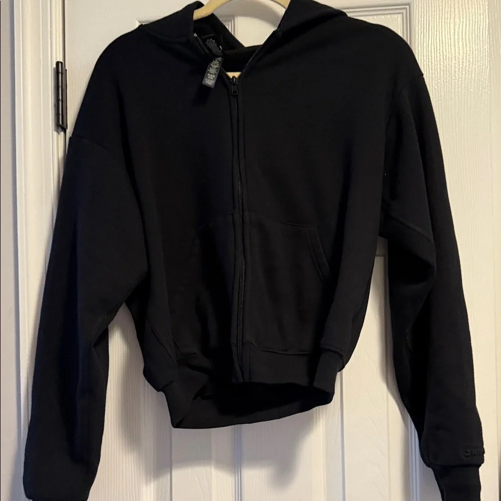 SKIMS Black Jogger and Zip Up Hoodie Matching Set - Picture 3 of 7